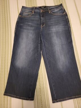 NWOT Judy Blue Wide-Leg Flare Cropped Jeans in Dark Blue Denim